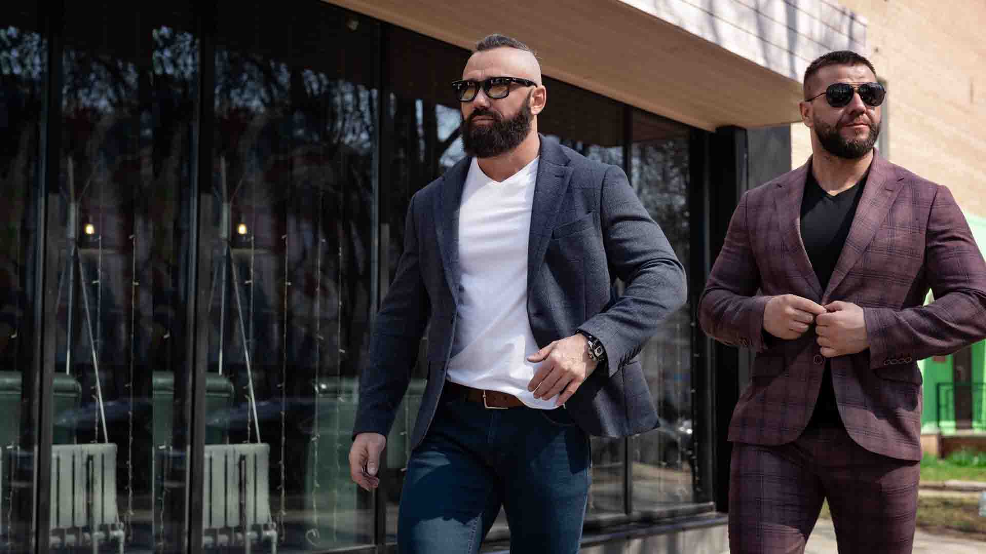 Клубные костюмы в свободном стиле